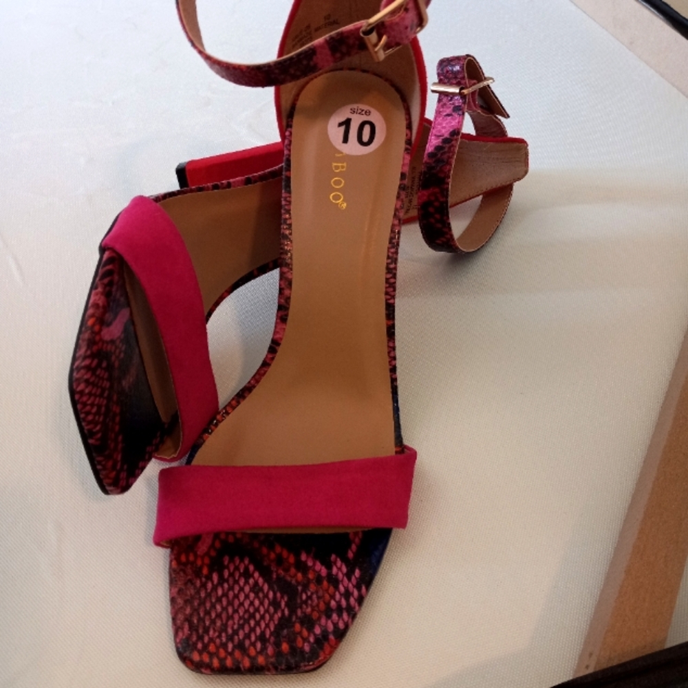 Bamboo Pink and Black Snakeskin Print Women's Sandals Size 10